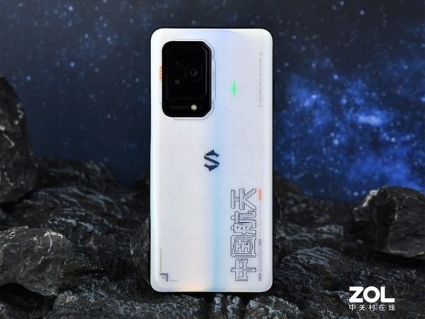 【必买】配置要求再高也不怕 四款高性能游戏手机推荐 