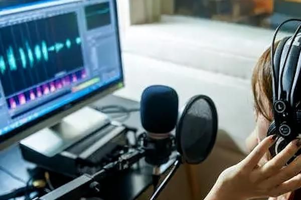 如何给剧情类游戏配音,应保持饱满的情绪