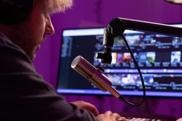 如何给剧情类游戏配音,应保持饱满的情绪