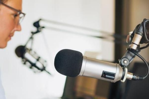 如何给剧情类游戏配音,应保持饱满的情绪