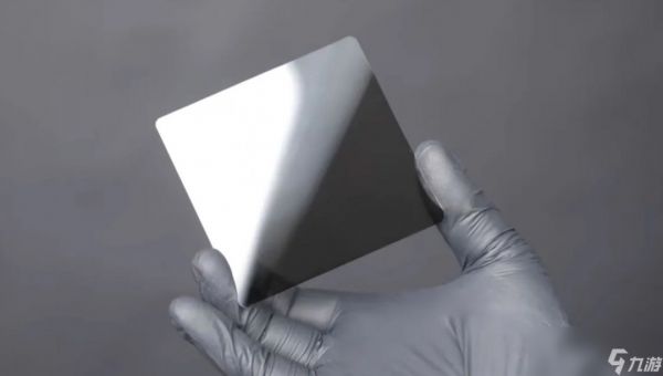 新型玻璃硬盘寿命可达5000年：烤箱烘烤之后完好无损