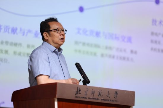 北京师范大学艺术与传媒学院教授、中国电视艺术家协会副主席、长江学者 胡智锋