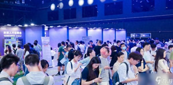 “脑子坏了才去搬砖！”90后夫妻裸辞后，用银行余额让黑子闭嘴