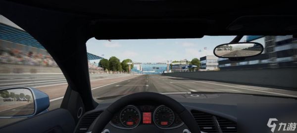 极品飞车视角切换到驾驶的方法是什么？如何调整视角？