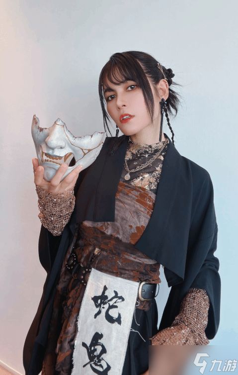 《羊蹄山之魂》女主声优蓝晒幕后美照-配音工作与角色塑造揭秘