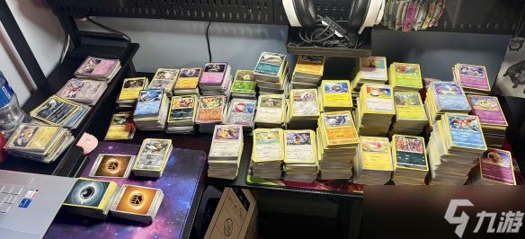 《宝可梦》粉丝重启时光胶囊惊现初代卡包 市值破万！