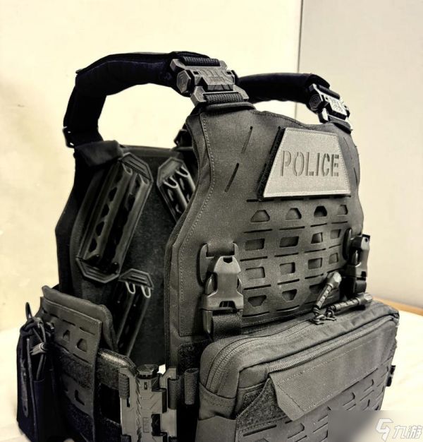 雷霆一号战术背心选择一览（游戏装备之最佳选择）
