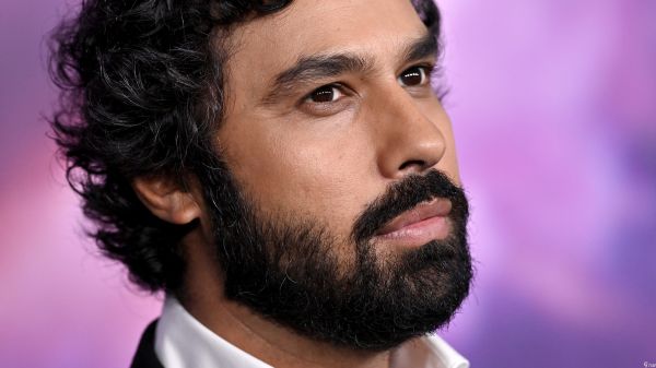 《生活大爆炸》主演库纳尔·内亚透露他喜欢在深夜访问 GoFundMe 并“随机为陌生家庭支付医疗账单”