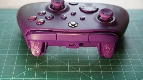 乌龟海岸 Afterglow Wave 评测：一款平平无奇的有线 Xbox 控制器