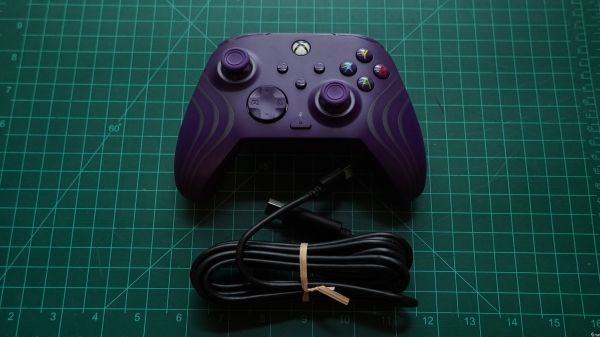 乌龟海岸 Afterglow Wave 评测：一款平平无奇的有线 Xbox 控制器