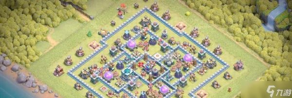 部落冲突多王使用的策略是什么？