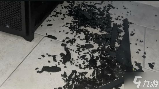 PC玻璃突然炸裂！玩家换辐射绿亚克力 效果意外爆火