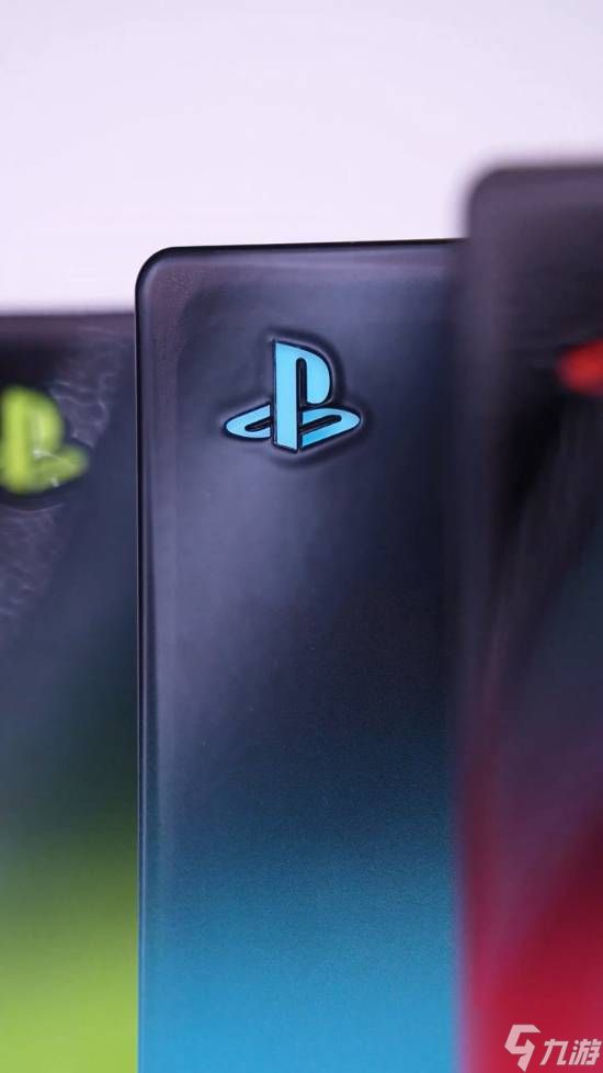 PS5外壳与手柄再出新款！亮面黑与霓虹色完美搭配