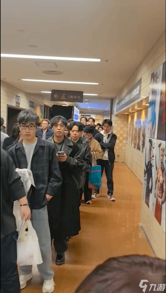 街霸6小孩比赛失利仍被围观 日本粉丝长队如长城