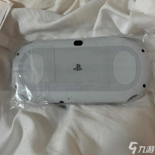 别人家的老婆!女生为男友飞日本买PlayStation游戏机