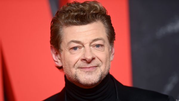 安迪·瑟金斯协调档期，以便在The Batman Part II中再度饰演阿尔弗雷德并参与Lord of the Rings: The Hunt for Gollum