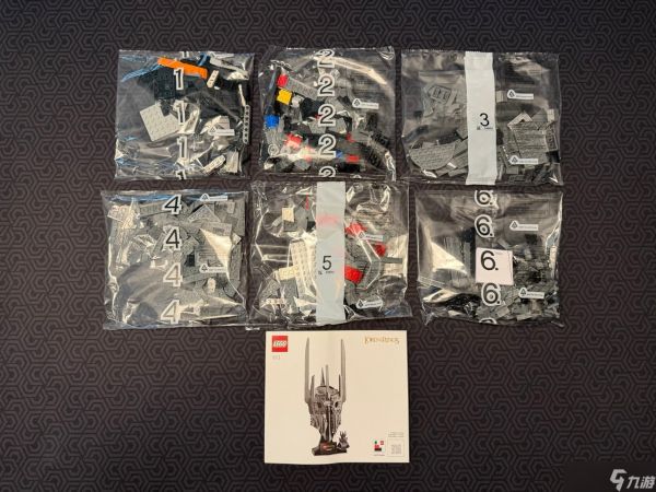 我们打造了《LEGO The Lord of the Rings: Sauron's Helmet》，一件充满威慑力的展示品
