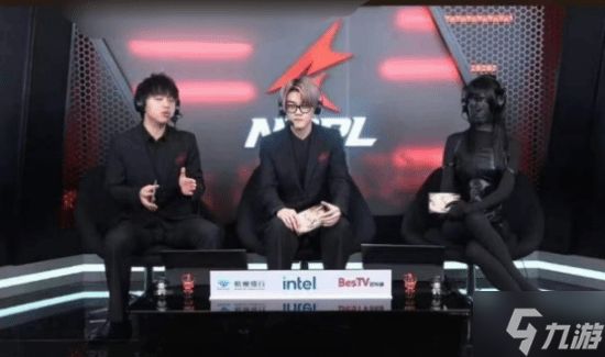 穿衣不自由!女解说被批裙子太短 全身涂黑上镜回击