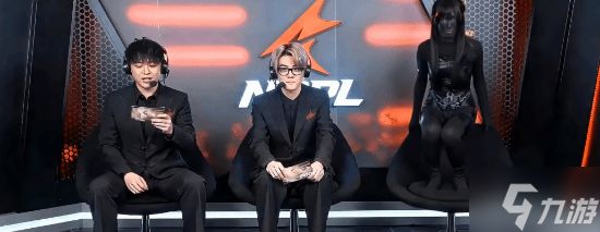 穿衣不自由!女解说被批裙子太短 全身涂黑上镜回击