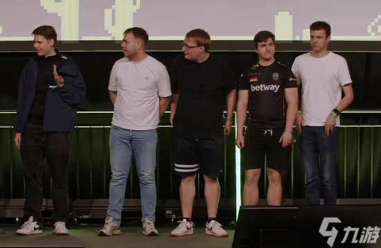 线上《反恐精英》改真人快打！CS选手重拳殴打对手 获禁赛10年